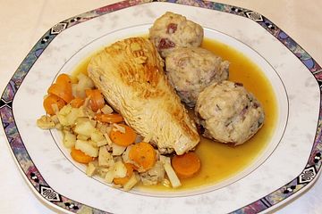 Festtagsputenröllchen mit fruchtigen Knödeln Tiroler Art
