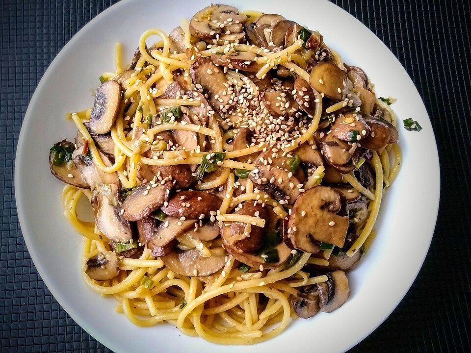 Spaghetti mit Champignons in Butter-Sojasauce von zuiko| Chefkoch
