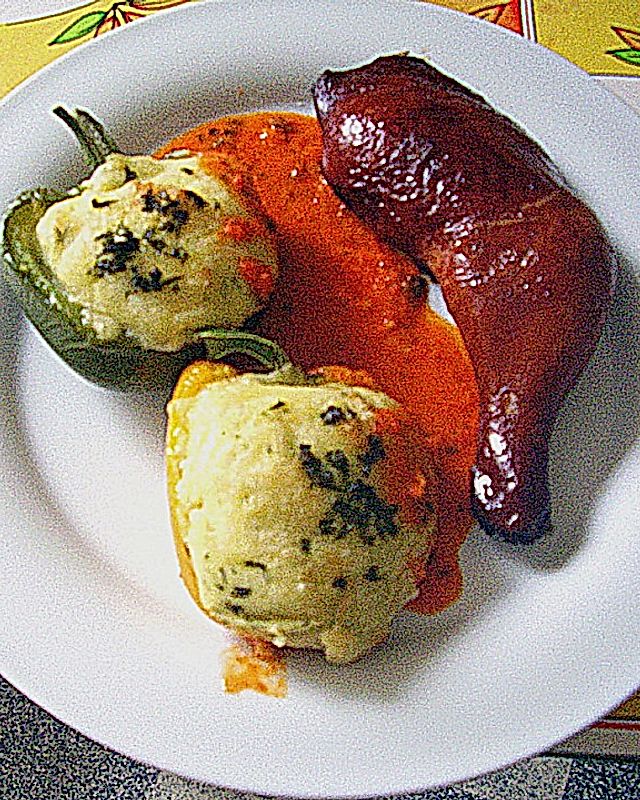 Käse - Kräuter - Püree in Paprikahälften