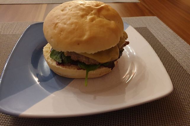 &amp;quot;Deluxe&amp;quot;-Burger mit Blaubeer-BBQ-Sauce von EagleMaus| Chefkoch