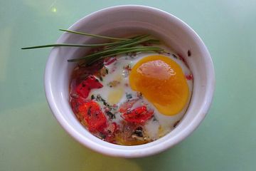 Ofen-Ei auf Gemüse mit Kochschinken