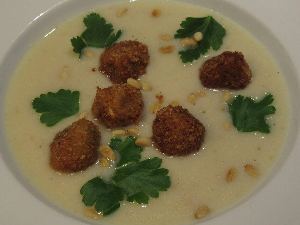 Blumenkohl-Käsesuppe mit Käsebällchen von Barbabietola| Chefkoch