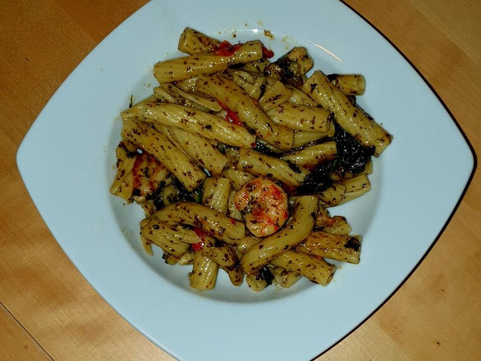 Nudeln mit Riesengarnelen in Pesto-Sahnesauce von Creekjumper| Chefkoch