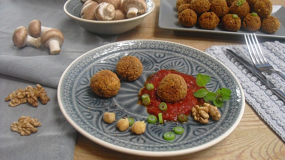 Vegane-Fleischb-llchen-mit-Kichererbsen-und-Pilzen