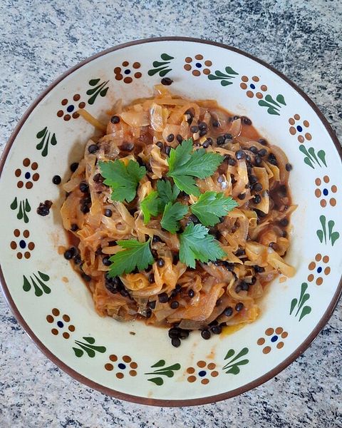 Spitzkohl mit Belugalinsen