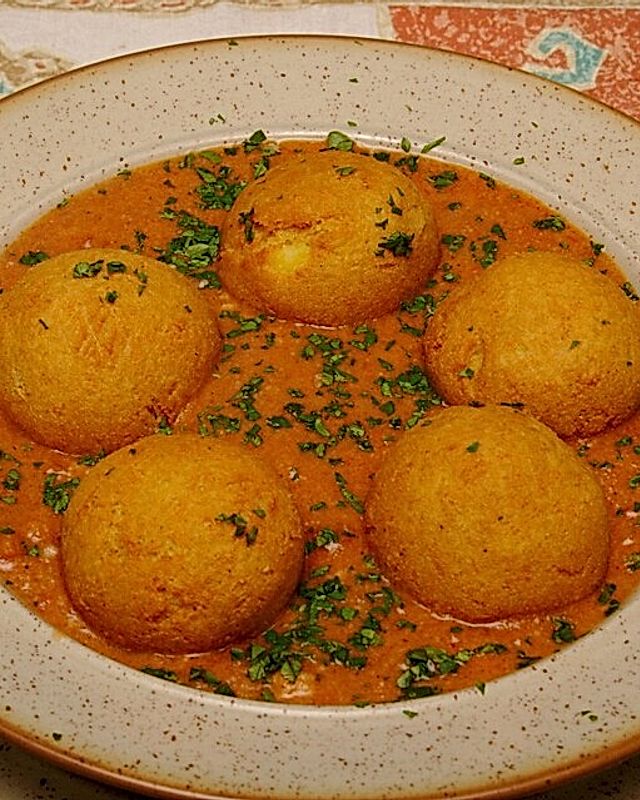 Indische Kartoffelklöße in Tomaten-Sahne-Sauce