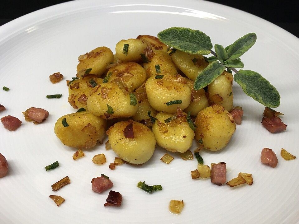 Gnocchi mit Speck, Salbei und Knoblauch von GdF| Chefkoch Gnocchi mit Speck, Salbei und Knoblauch von GdF| Chefkoch
