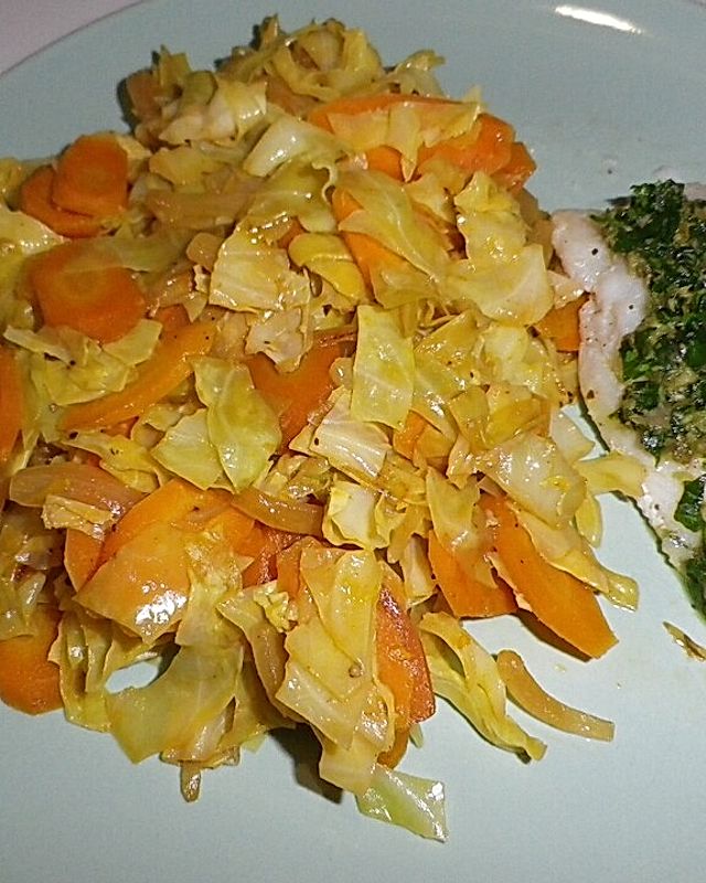 Veganes Möhren-Spitzkohl-Gemüse mit Orangennote