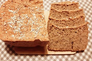 Dinkel-Vollkorn-Brot mit Buchweizen und Saaten