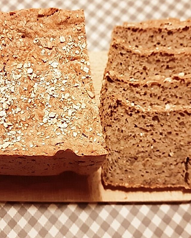Dinkel-Vollkorn-Brot mit Buchweizen und Saaten