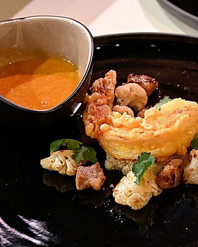 Gebackene Garnelen mit Safran-Blumenkohlröschen und süßsaurem Curry-Kokos-Sud