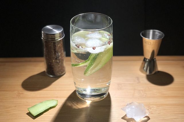 Gin Tonic mit Gurke und Szechuan Pfeffer von SessM| Chefkoch