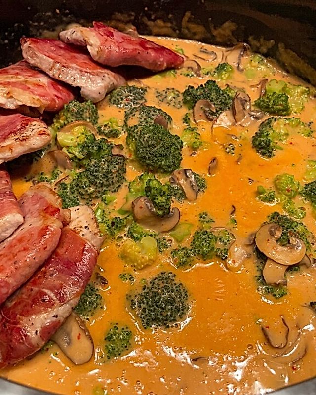 Schinken-Kalbsschnitzel mit Brokkoli-Pilzsauce