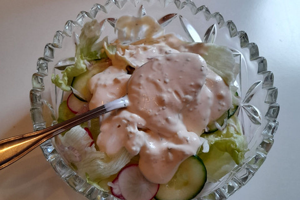 Eisbergsalat mit Kräutern der Provence