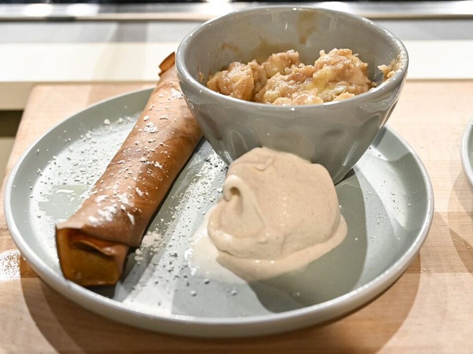 Pfannkuchen mit flambierten Bananen und Bananen-Eis von ChefkochTV ...