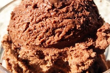 Cremiges Schokoladeneis ohne Eismaschine