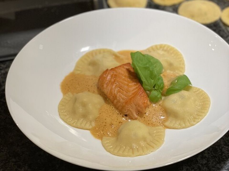 Ravioli mit Lachsfüllung von dinner_cook| Chefkoch