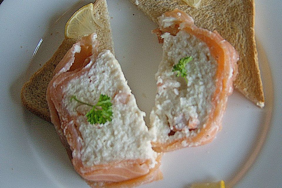 Terrine von Heilbutt mit Shrimps im Räucherlachsmantel