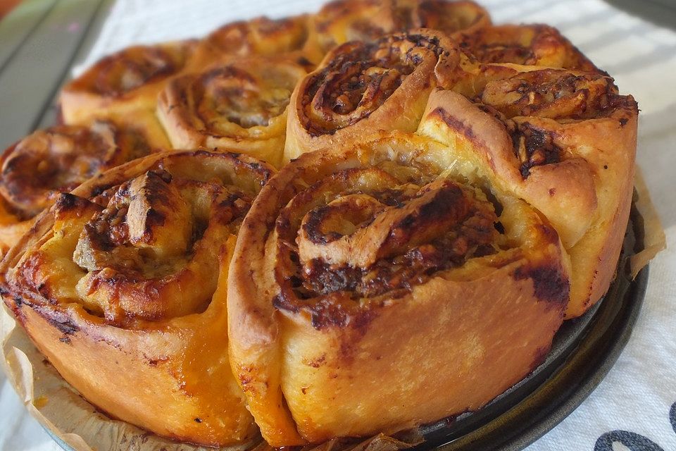 Würziger Mett - Rosetten - Kuchen