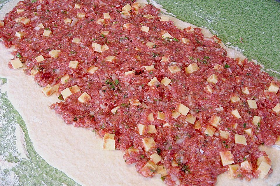 Würziger Mett - Rosetten - Kuchen