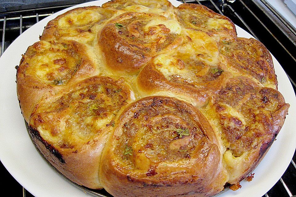 Würziger Mett - Rosetten - Kuchen