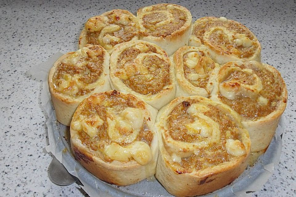 Würziger Mett - Rosetten - Kuchen