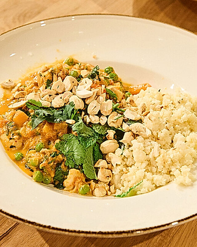 Rotes Thai-Curry mit Fisch und Blumenkohl-"Reis"