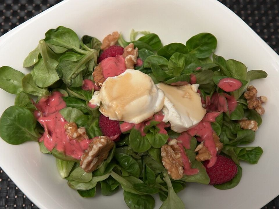 Feldsalat mit gratiniertem Honig-Ziegenkäse und Himbeervinaigrette von ...