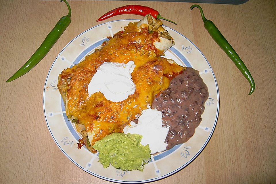 Mexikanische Puten - Enchiladas mit Guacamole und Bohnenmus