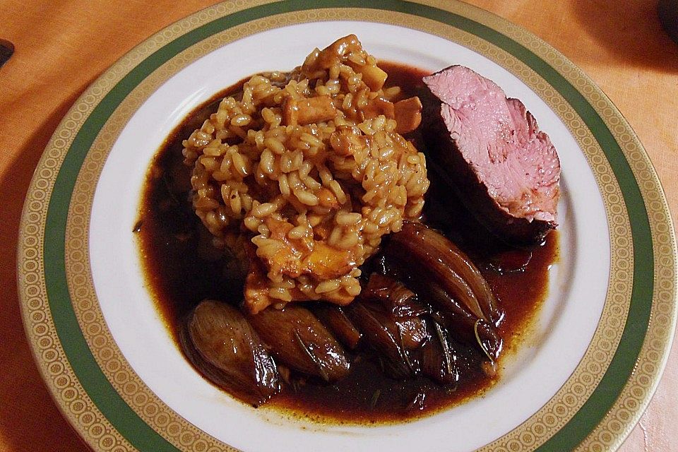 Kalbsfilet in Kakao gebraten mit Pfifferlingrisotto und Balsamicoschalotten