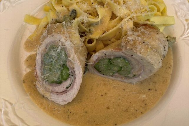 Putenröllchen gefüllt mit grünem Spargel von Schwarzaeugige| Chefkoch