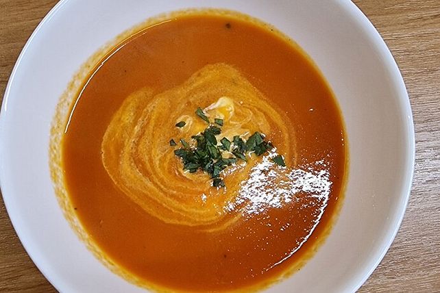 Tomaten-Paprika-Suppe mit pikanten Blätterteigschnecken von CK_Print ...