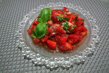 Kirschtomaten-Erdbeersalat