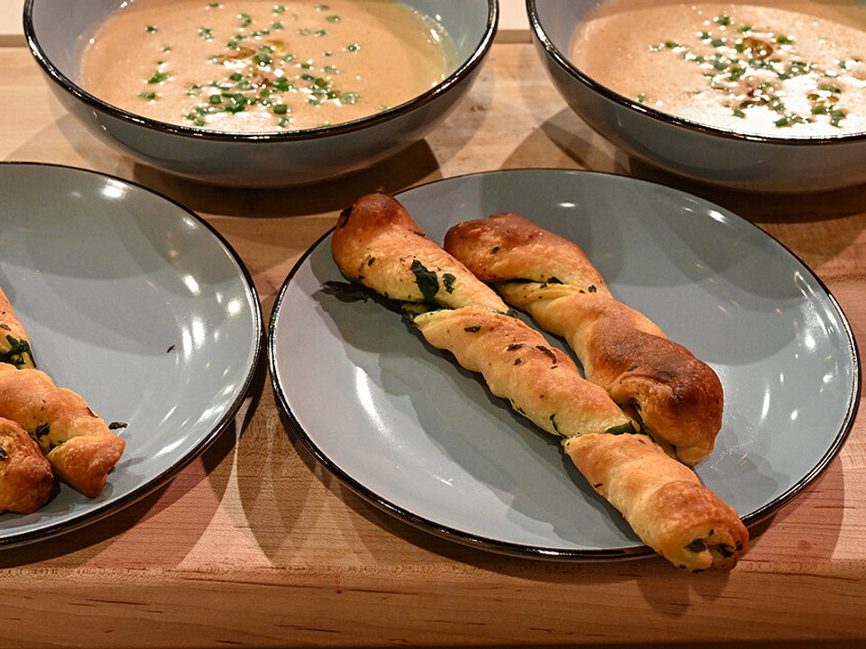 Steinpilz-Cremesuppe mit Bärlauch-Grissini von ChefkochTV | Chefkoch