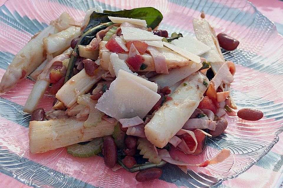 Lauwarmer Spargelsalat mit Borlotti - Bohnen und Mortadella