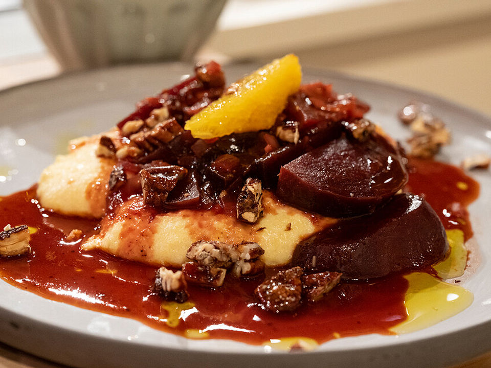 Mascarpone-Polenta mit Rote Bete-Ragout und Orangen-Rucola-Salat von ...