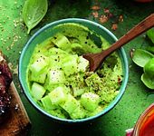 Avocado-Gurken-Salsa mit Basilikum