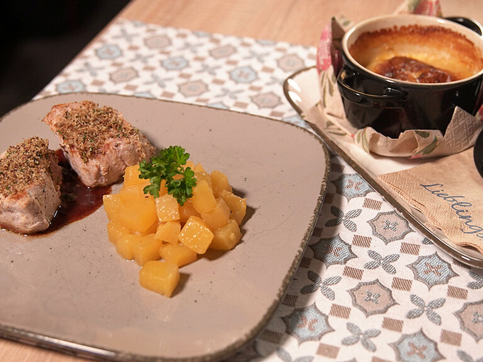 Schweinefilet mit Kräuterkruste, Steckrüben und Kartoffelgratin von ...