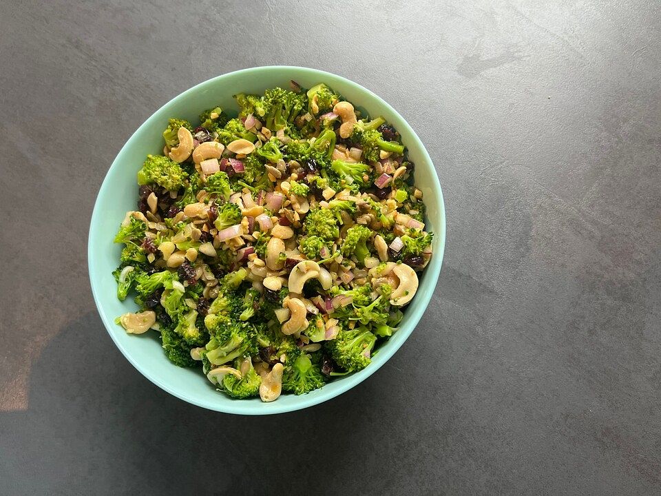 Brokkoli-Cranberry-Salat mit Currydressing von 7ck4vcxkqj| Chefkoch