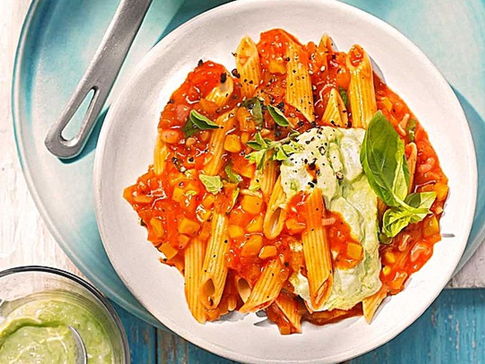 Pasta-Avocado-Paprika