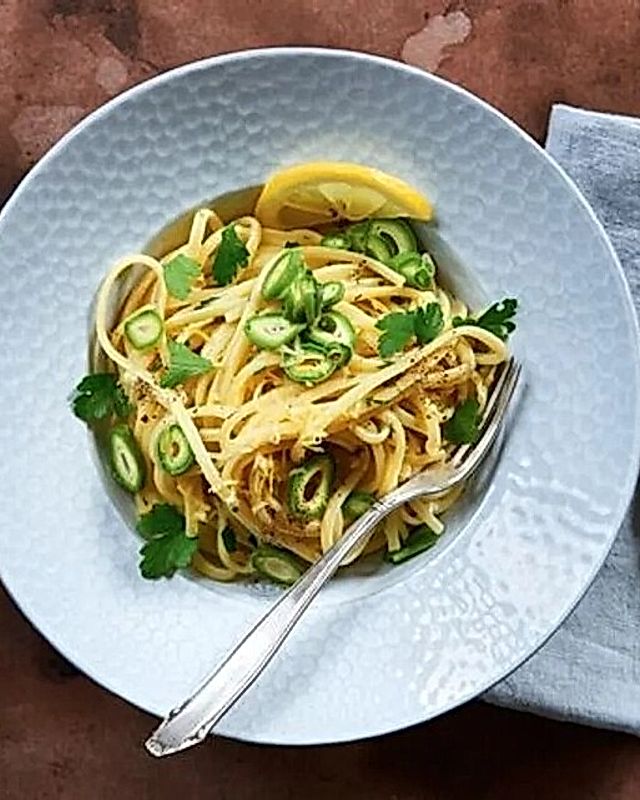 Spaghetti al limone mit Zitronen-Parmesan-Sauce