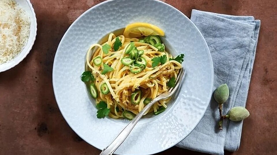 Spaghetti al limone mit Zitronen-Parmesan-Sauce-image