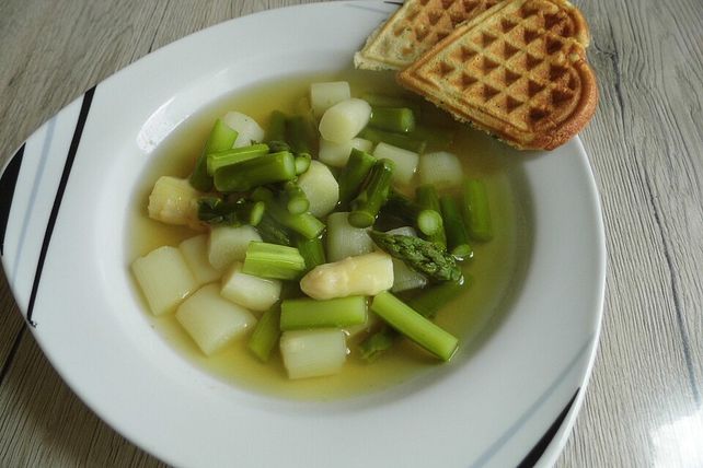 Spargelsuppe mit Kräuterwaffeln von KochMaus667| Chefkoch