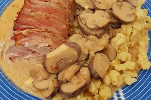 Schweinefilet im Speckmantel mit Champignon Sahne-Sekt-Soße von Chef ... Schweinefilet im Speckmantel mit Champignon Sahne-Sekt-Soße von Chef ...