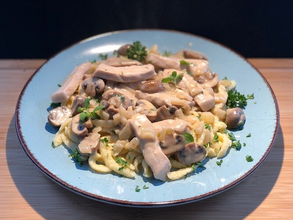 Geschnetzeltes mit Champignons, Oregano und Spätzle von SessM| Chefkoch