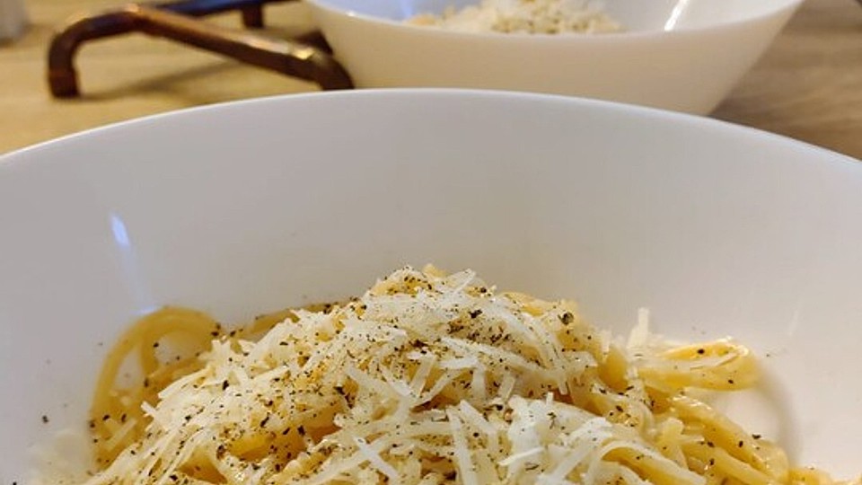 Tonnarelli Cacio e Pepe - Pasta mit Pecorino und Pfeffer von Cha-Cha