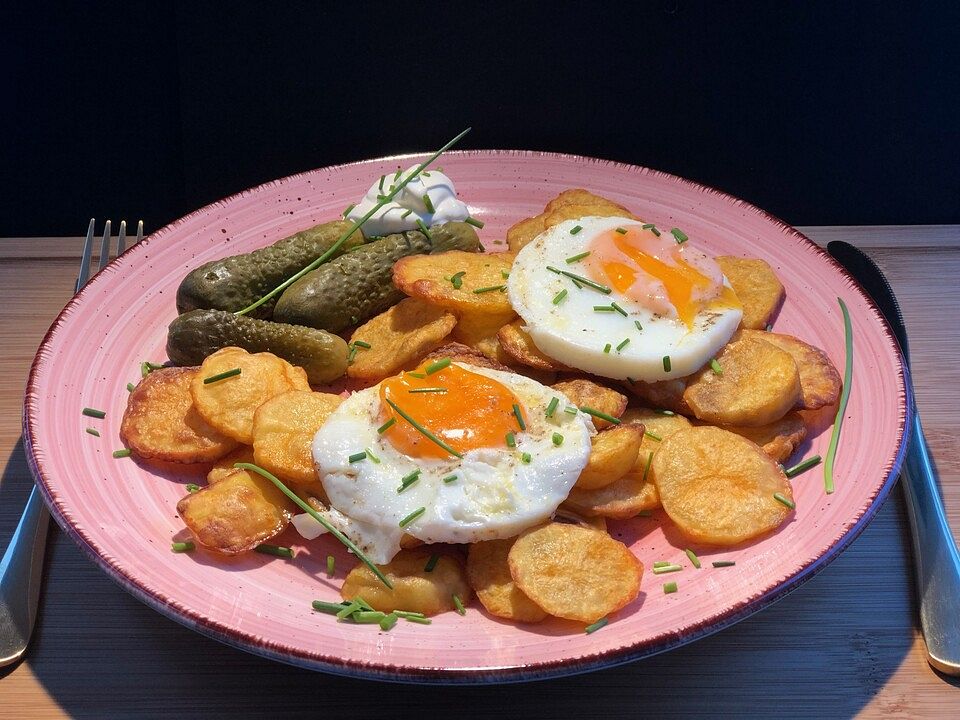 Ofen-Bratkartoffeln mit Spiegeleiern von SessM| Chefkoch