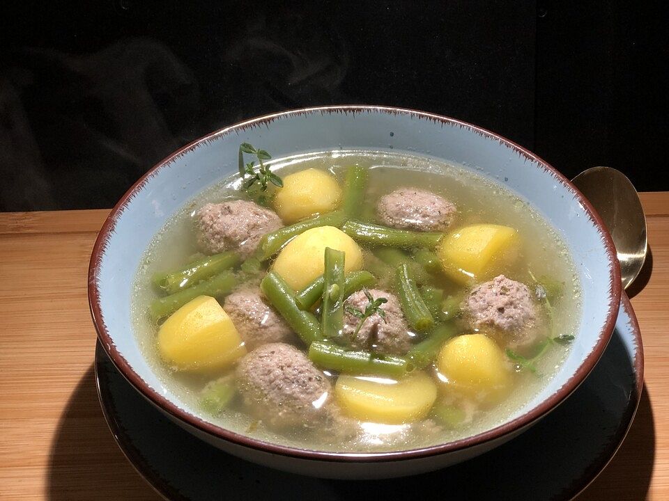 Suppe mit grünen Bohnen und frischen Fleischklößen von SessM| Chefkoch