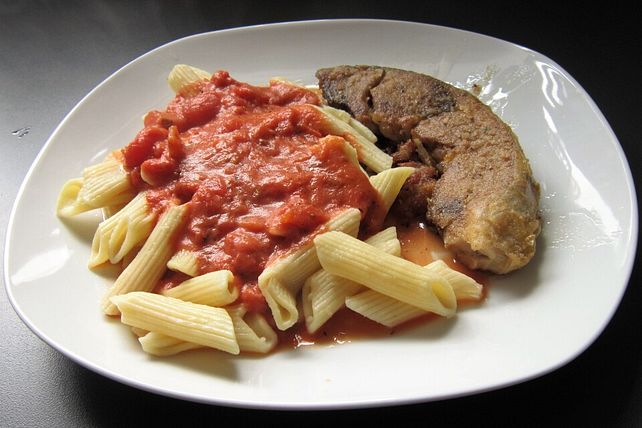 Karpfensteak mit Penne und fruchtiger Tomatensauce von dieterfreundt ...