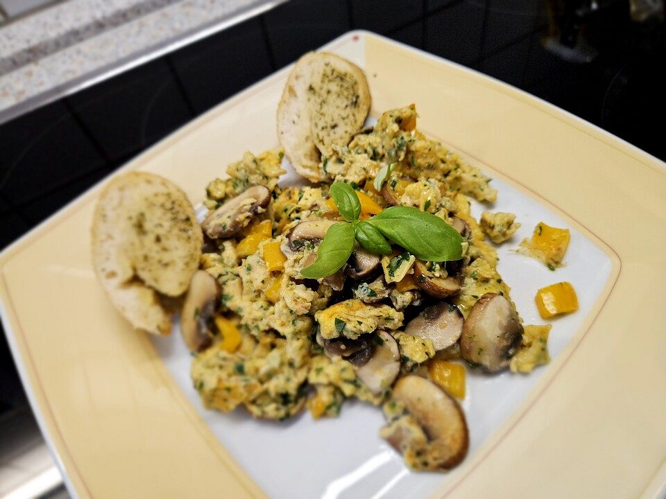 Rührei mit Champignons und Paprika von SessM| Chefkoch